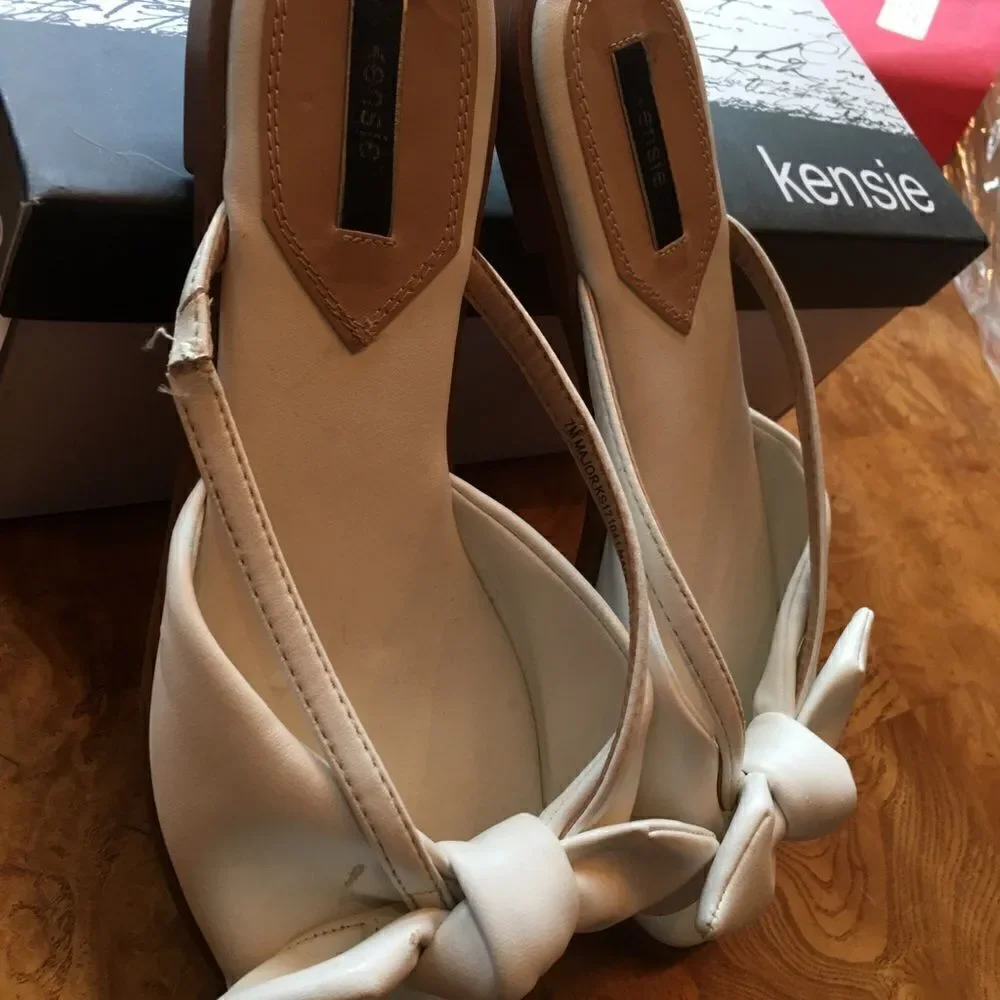 KENSIE SLIDERS w Bow Tie & Box!